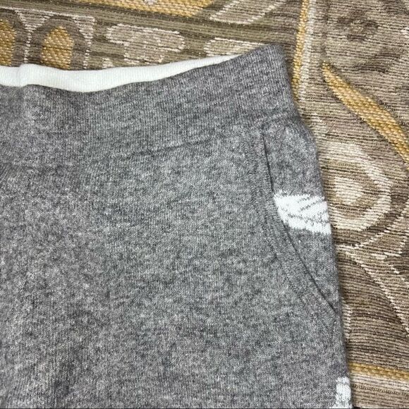 Ann Taylor Feather Print Grey Sweater Jogger - Picture 5 of 7